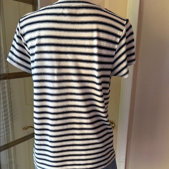 🎉SALE🎉Madewell Black and White Fitted Tee with Short Sleeves - Picture 4 of 10